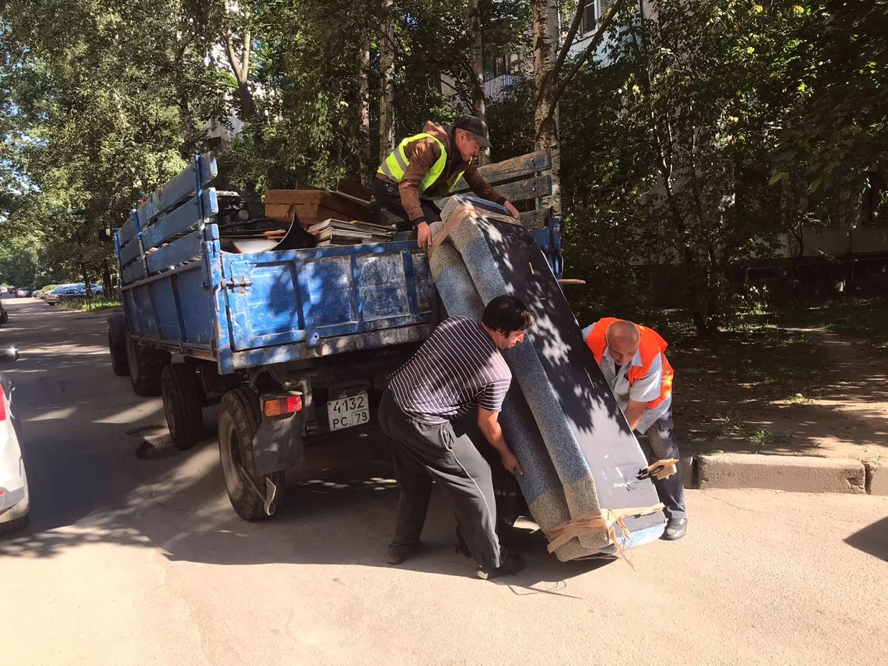 Профессиональный вывоз крупногабаритного мусора в Чусовой в октябре
