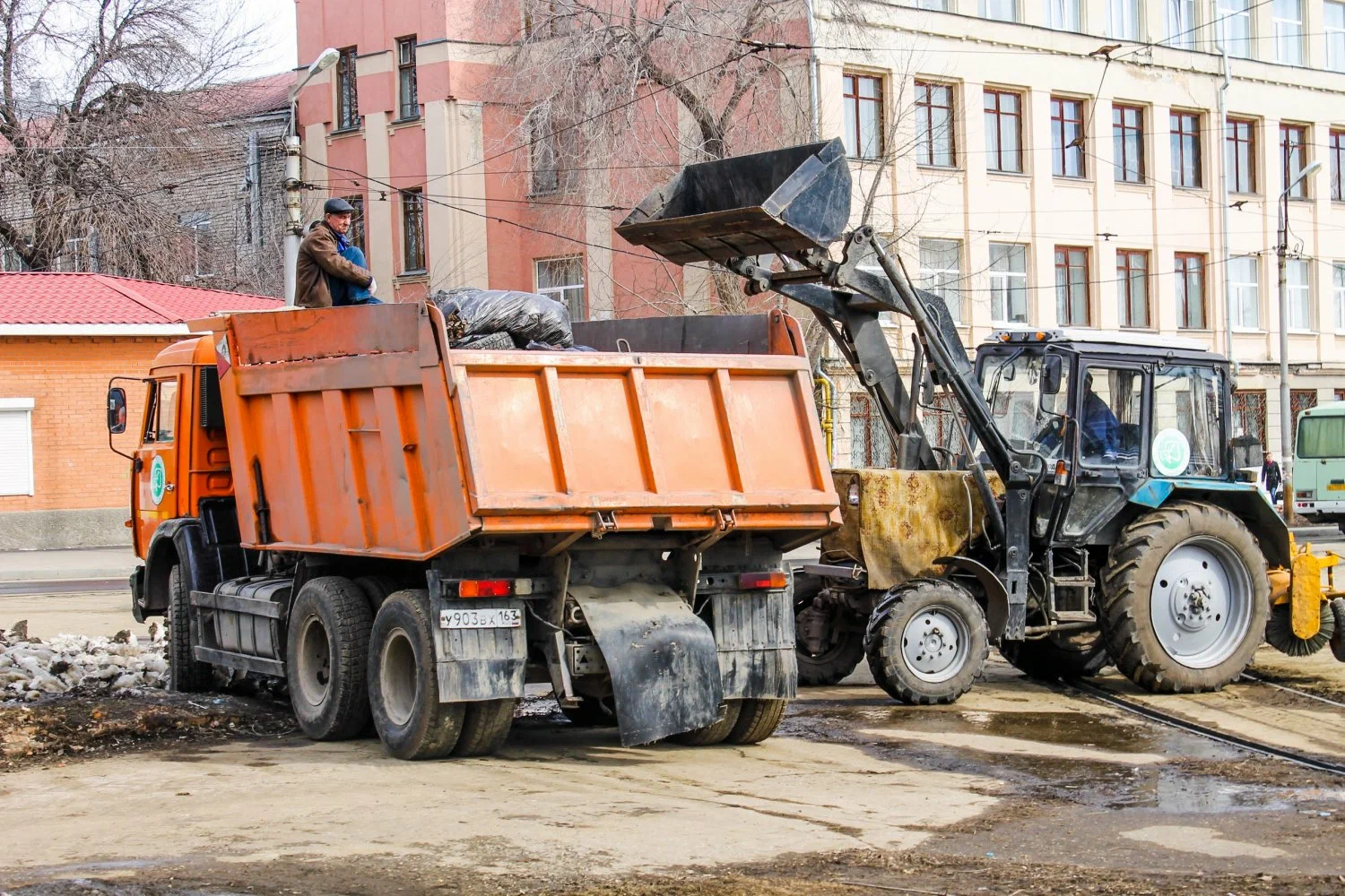 Вывоз мусора Камазом в Чусовой – аренда и заказ Камаза 10 тонн от 2455 руб. в ПроМусор