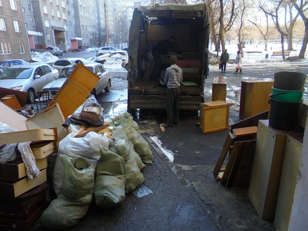 Вывоз мусора из подвала с утилизацией в Чусовой в октябре