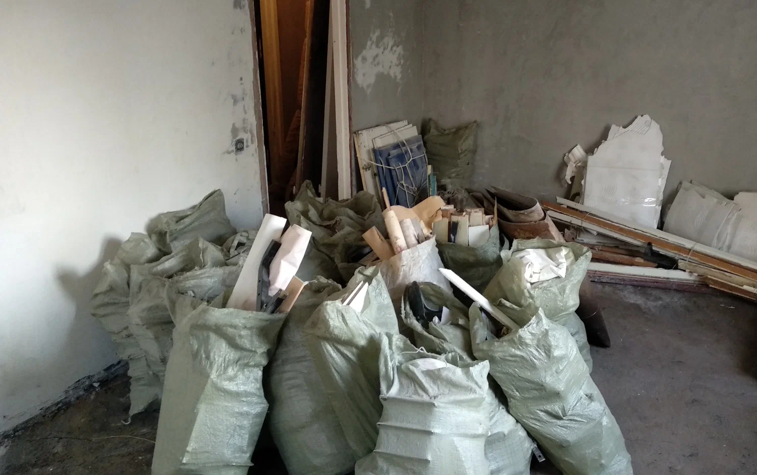 Уборка строительного мусора с вывозом и утилизацией в Чусовой в октябре