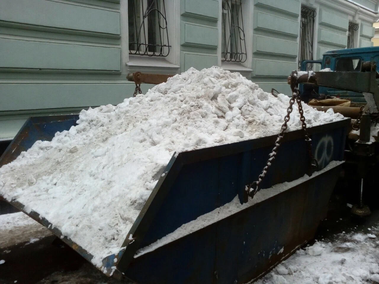 Вывоз снега контейнерами в Чусовой в октябре